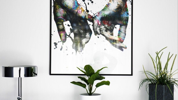 A framed abstract artwork with a modern desk, a lamp, and two potted plants. - Vacation apartment 90 m2, 2 minutes walk to the hospital in the center of Sulzbach  (Sulzbach/Saar)