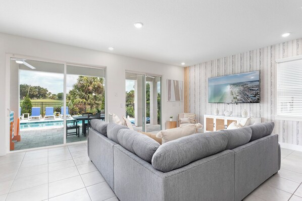 テレビ、テーブルサッカー台