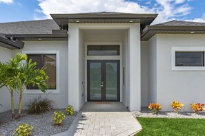Exterior - Like a shiny new penny! - Brand new home with heated pool - Villa Sunburst - Roelens Vacations (Cape Coral)