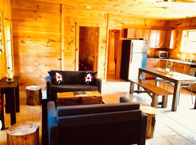 Cozy country cabin - pet friendly - 2.8 km from Alexandria, North Glengarry 