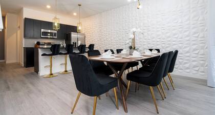 Luxury 3 Bed Home up to 8 guests- The Hub - 3236 TT