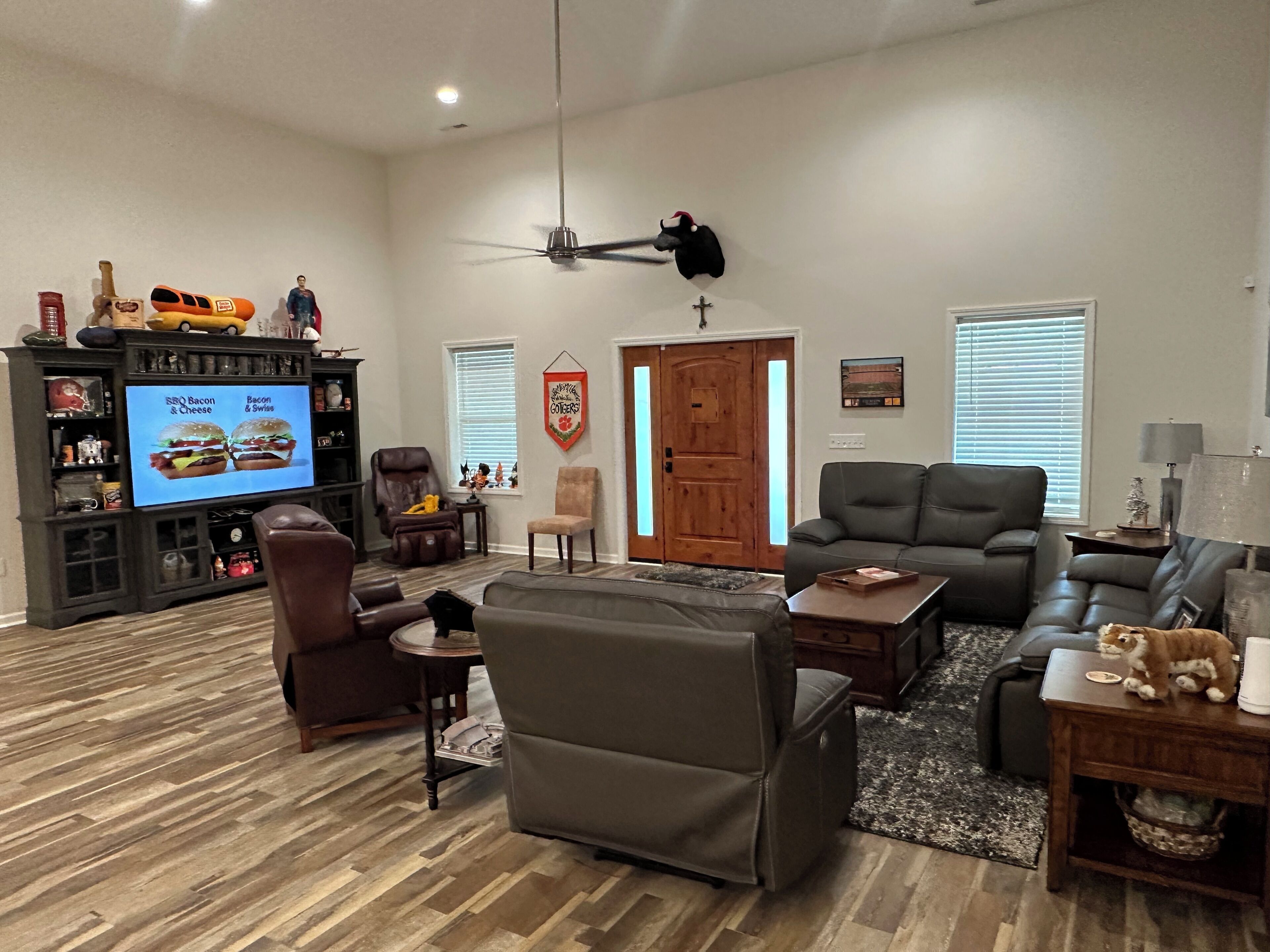 Clemson, super close to stadium. 1300 sqft -1 bdrm, 1 bth apartment. 