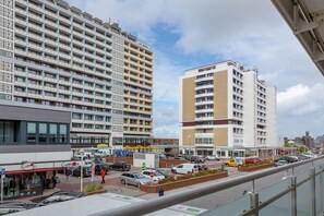 Unclassified image, 4 of 26, button