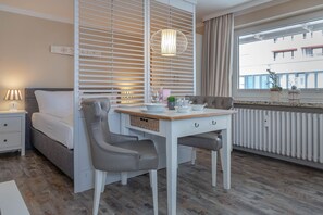 Unclassified image, 5 of 26, button