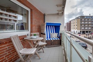 Unclassified image, 3 of 26, button