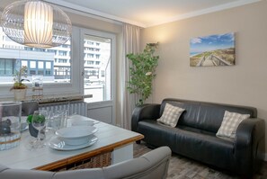 Unclassified image, 2 of 26, button