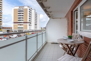 Unclassified image, 4 of 26, button