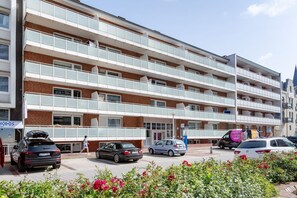 Unclassified image, 3 of 26, button