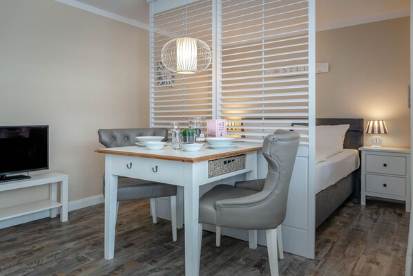 Unclassified image, 1 of 26, button