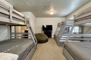 3 Schlafzimmer, Reisekinderbett, kostenloses WLAN, Bettwäsche