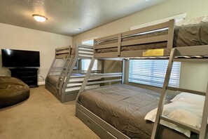 3 dormitorios, cuna de viaje, wifi gratis y ropa de cama