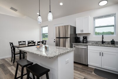 Beautiful New House on 5 Acres close to springs