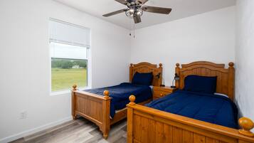4 bedrooms, WiFi, bed sheets