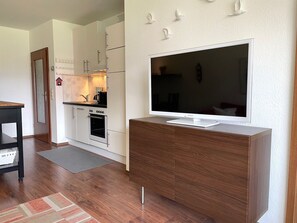 Unclassified image, 5 of 15, button