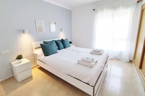 3 bedrooms, travel cot, bed sheets