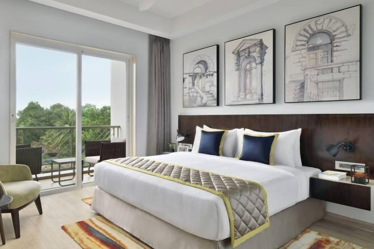 1 bedroom, down comforters, minibar, in-room safe