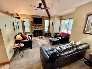 Smart TV, fireplace, printers - Ski Condo just below the Canyons base area. Winter 2025/26 dates are open! (Park City)