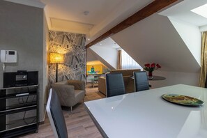 Interior - Large One-Bedroom Apartment MEDICI 31 (Luxembourg)