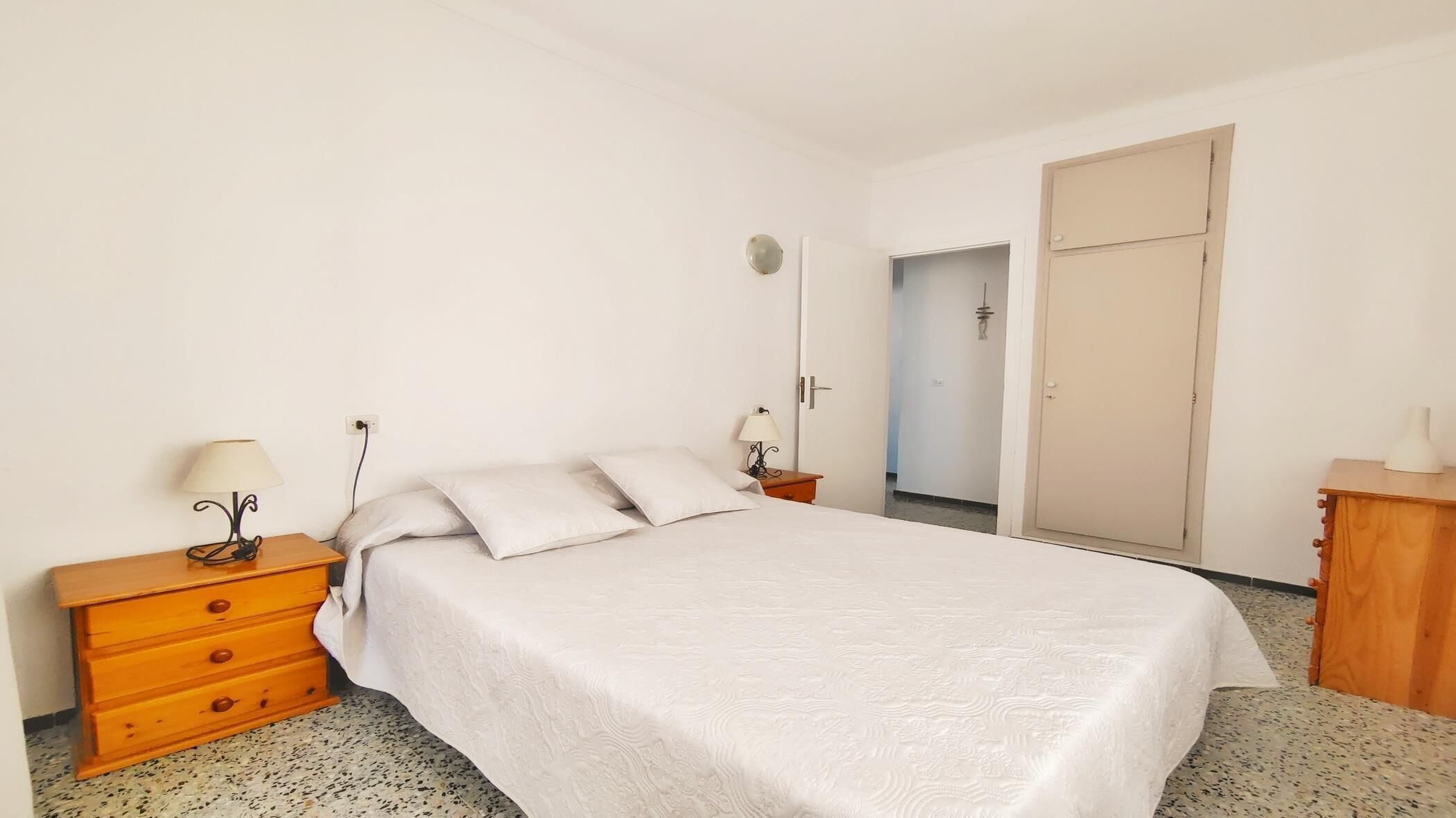 2 bedrooms, iron/ironing board, Internet