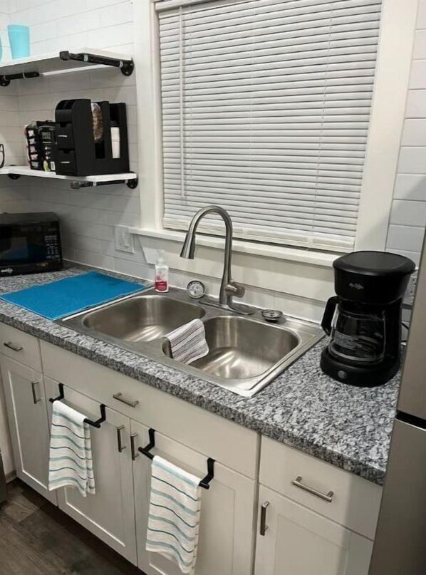 Microwave, oven, stovetop, coffee/tea maker