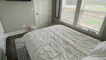 1 bedroom, desk, iron/ironing board, WiFi