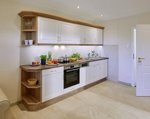 Køleskab, ovn, kogeplade, opvaskemaskine