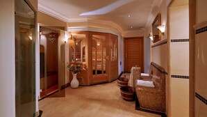 A hotel lobby with a sauna area, a reception desk, and a large mirror. - Ferienwohnung 10 für 1-5 Personen (Bernau am Chiemsee)