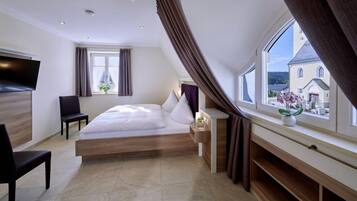 2 bedrooms, internet, bed sheets