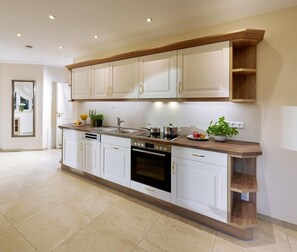 Køleskab, ovn, kogeplade, opvaskemaskine