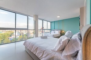 3 slaapkamers, een strijkplank/strijkijzer, wifi, beddengoed