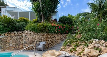 Top Renovated 4BDRM Luxury Villa - Frontline Golf