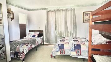 1 bedroom, desk, free WiFi, bed sheets