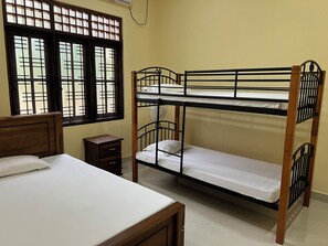 4 bedrooms, desk, iron/ironing board, WiFi