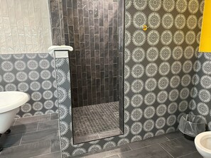 Free toiletries, hair dryer, towels, soap - Historic Cow Palace Inn (Lamar)