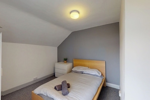 4 bedrooms, WiFi, bed sheets