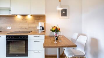 Kühlschrank, Ofen, Herdplatte, Geschirrspüler