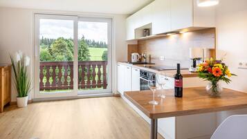 Frigorifero, forno, piano cottura, lavastoviglie