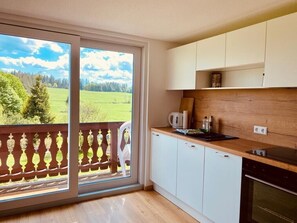 Frigorifero, forno, piano cottura, lavastoviglie