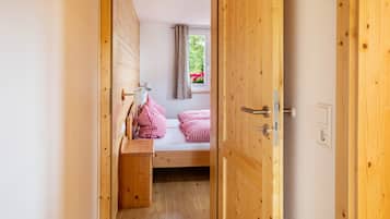1 bedroom, WiFi (free), bed sheets