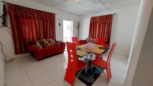 House - Sleeps 2 - Parking - Patio