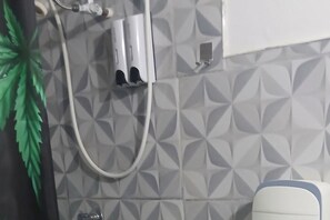 Douche, serviettes fournies