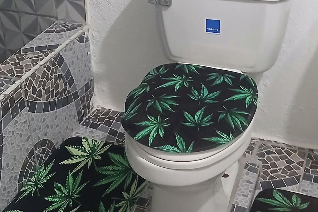 Een douche, handdoeken