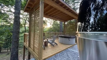 Airstream + Hot Tub with Sunset Deck at Loblolly Pines | Free WiFi, bed sheets