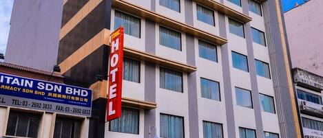 Vista frontal de la propiedad