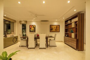 Ferienhaus (Helen's Garden House) | Esszimmer