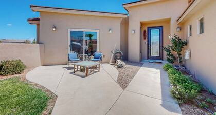 AMAZING VIEWS! Large 4-BR home with hot tub and rooftop deck overlooking ABQ