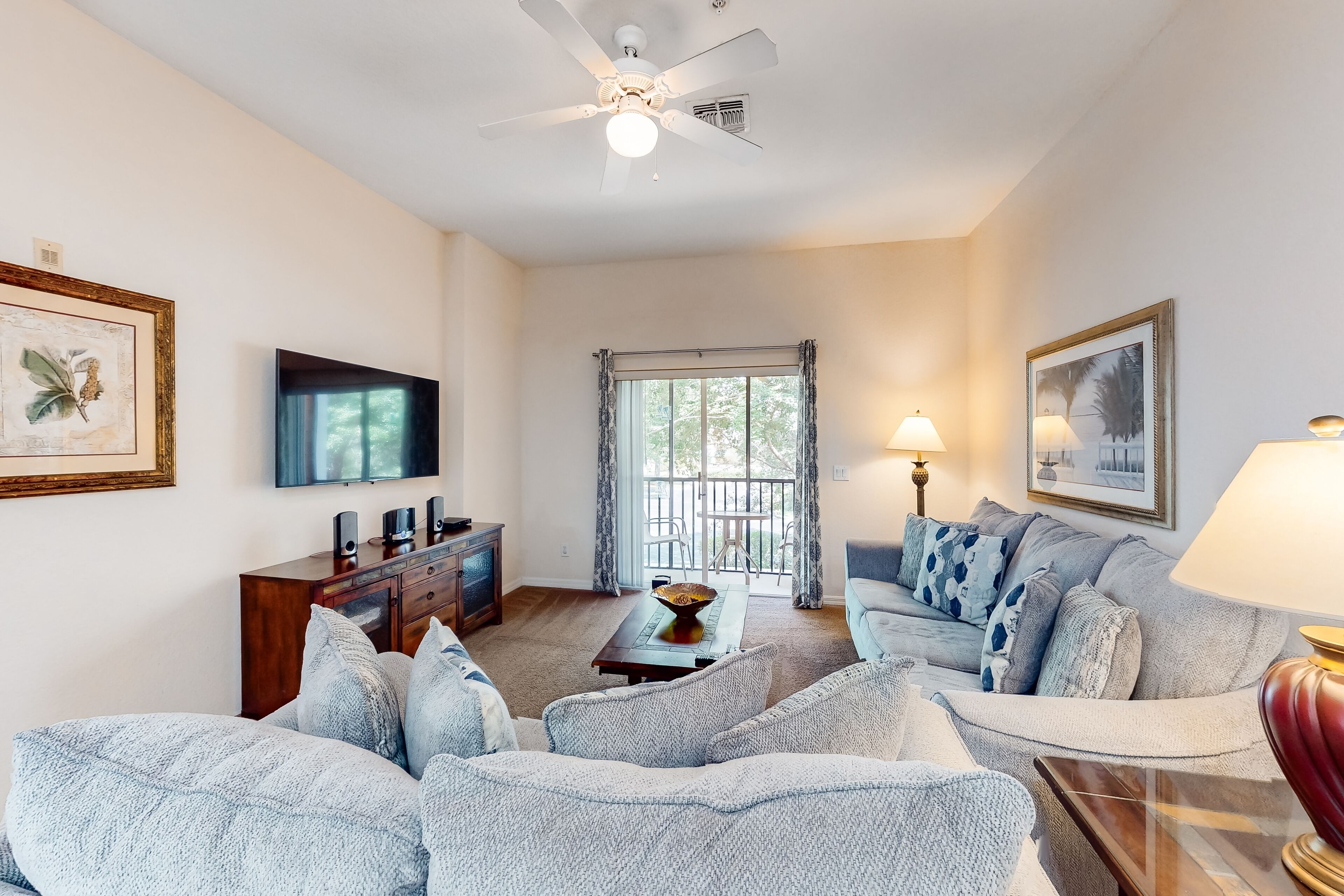 2nd floor condo w/ gym, shared pools, near theme parks, restaurant, balcony