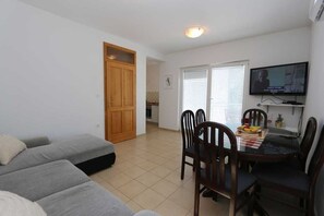 TV - Apartment Nina (97011-A1) (Silo - island Krk)