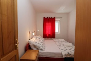 2 bedrooms, bed sheets