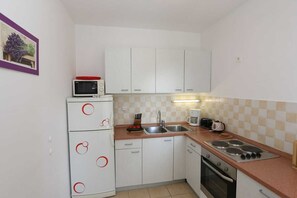 Fridge, coffee/tea maker, cookware/dishes/utensils, dining tables - Apartment Nina (97011-A1) (Silo - island Krk)